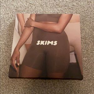 SKIMS sculpting short